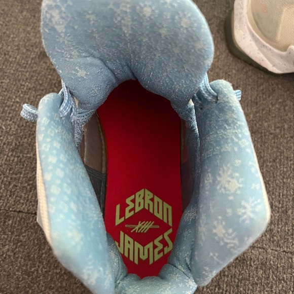 Nike LeBron 13 Size 10.5 Shoes - Picture 4 of 7